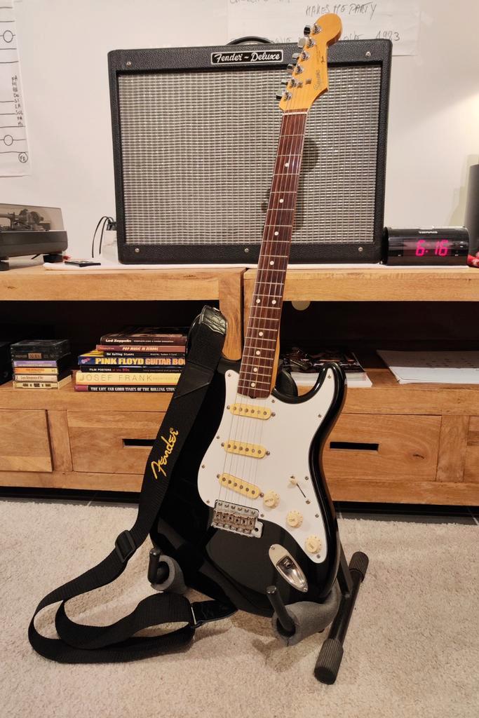 Fender Squire Stratocaster, Musique & Instruments, Instruments à corde | Guitares | Électriques, Fender, Enlèvement