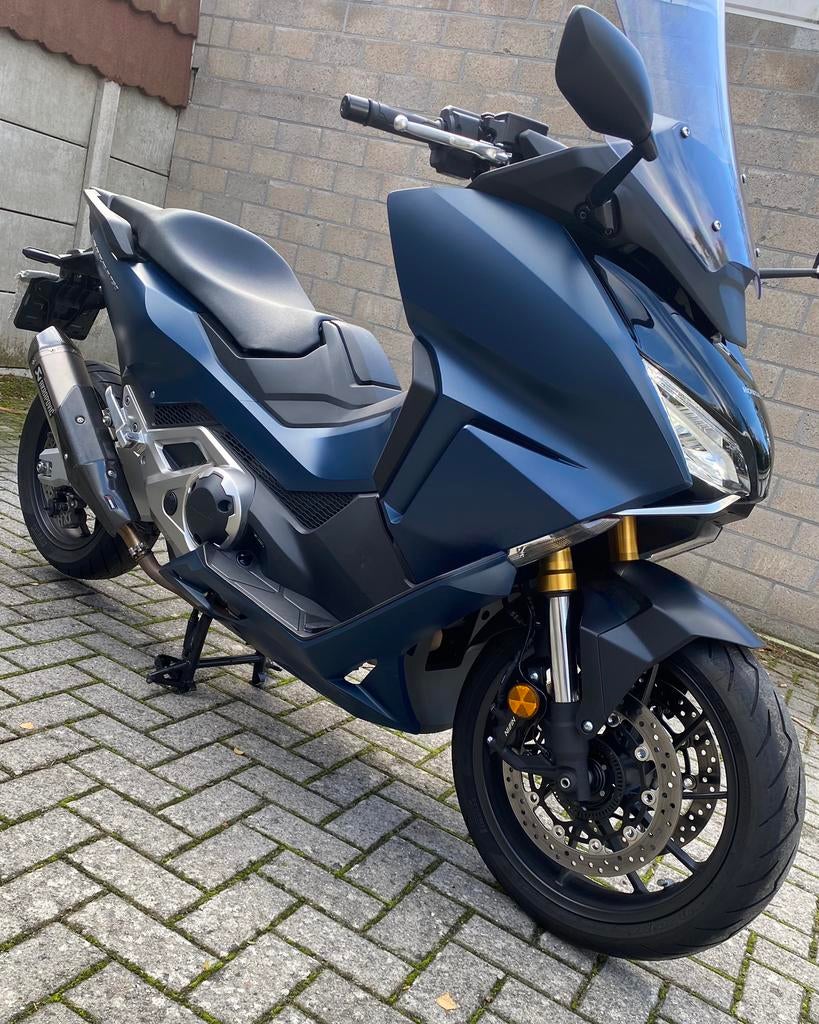 Honda Forza 750cc en excellent état, Motos, Permis Moto A, Plus de 35 kW, Éclairage LED, 4 cylindres