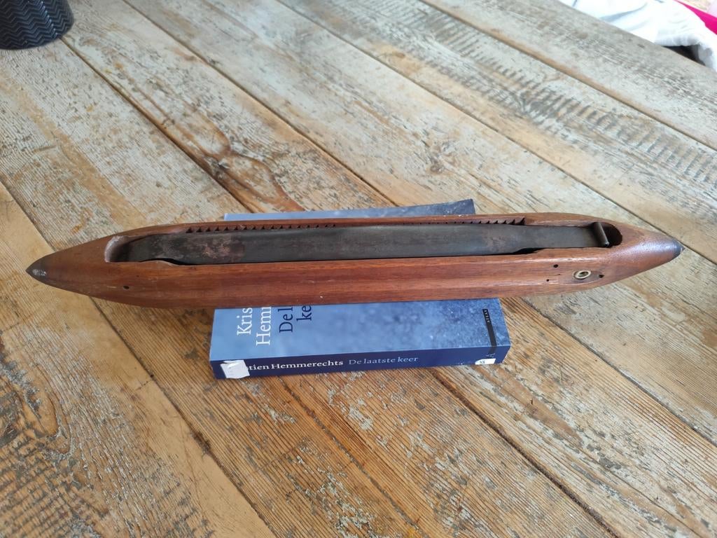 Antieke spoel weefgetouw, Ophalen