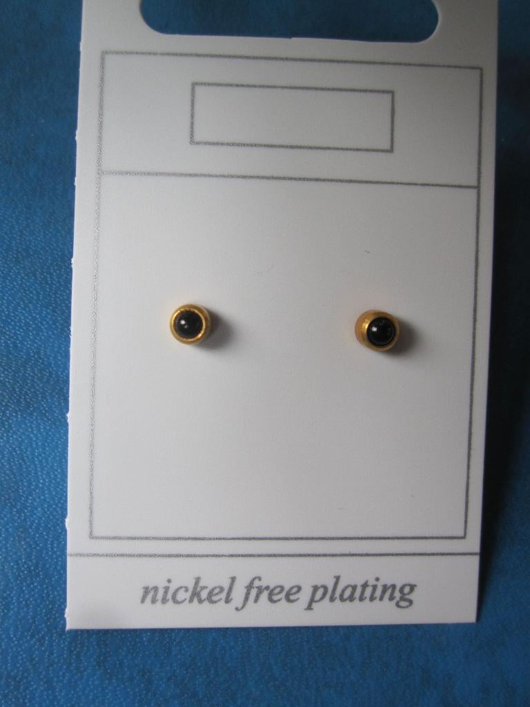 Bouton doré avec une perle dedans (NOUVEAU), Bijoux, Sacs & Beauté, Boucles d'oreilles, Enlèvement ou Envoi, Or, Autres matériaux