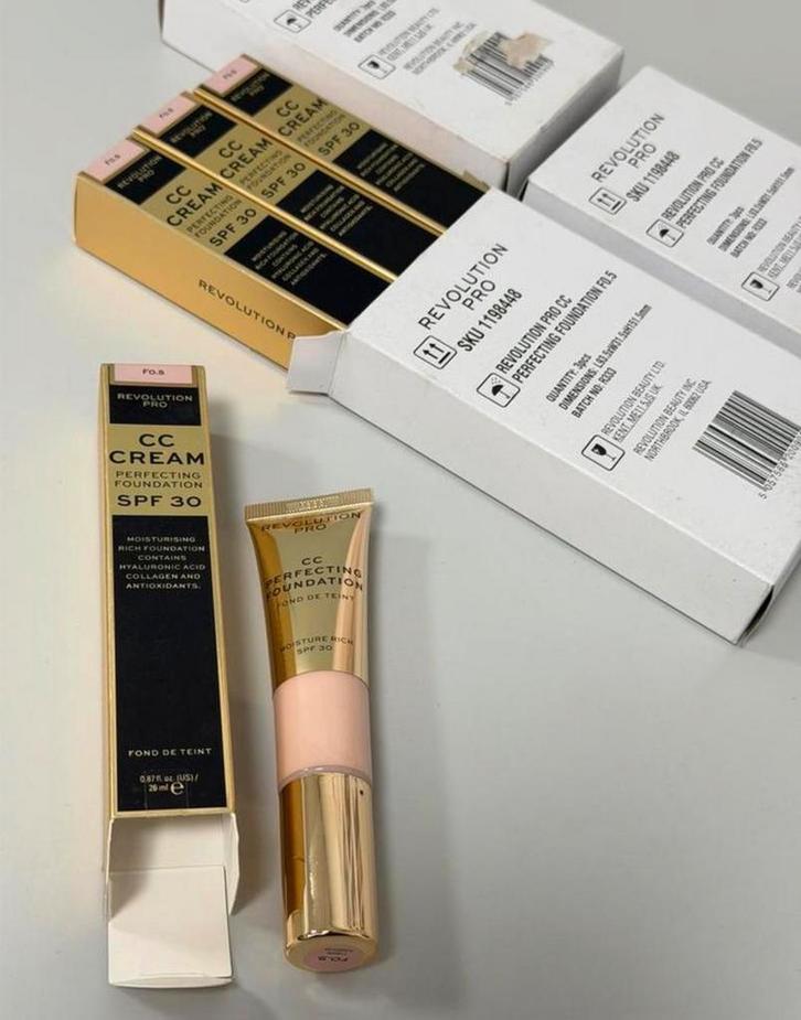 Fond teint perfecteur 10X Makeup Revolution Pro CC Spf30 F5, Bijoux, Sacs & Beauté, Beauté | Cosmétiques & Maquillage, Neuf, Maquillage