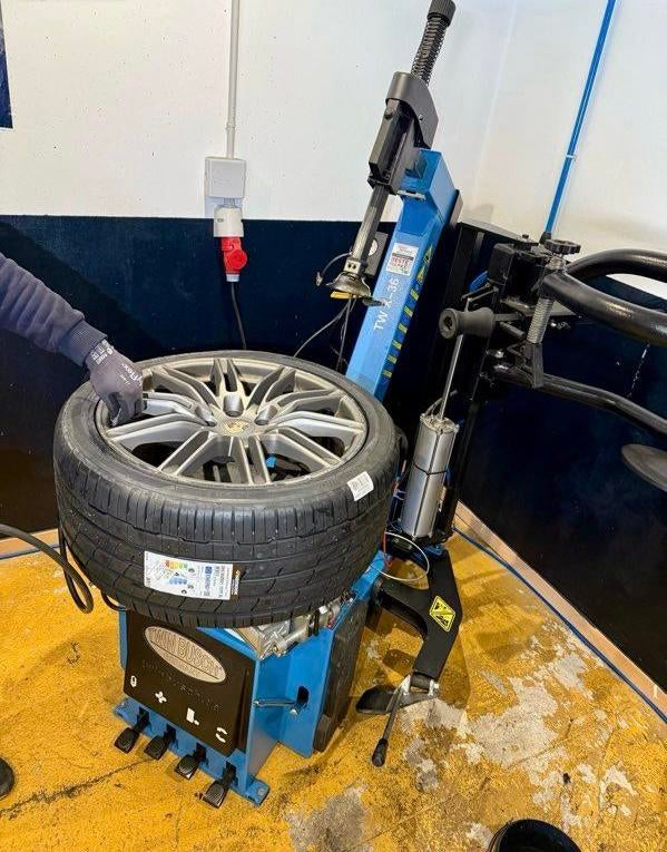 Vend pack machine a pneus et equilibreuse, Enlèvement ou Envoi, Comme neuf