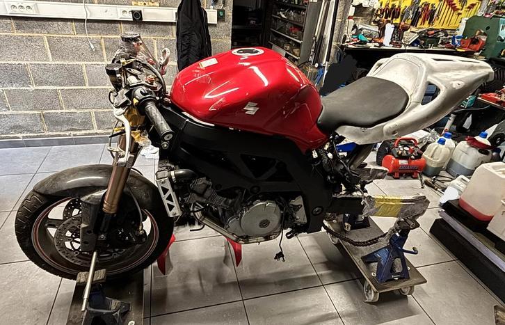 SUZUKI SV1000 PROJET PISTE A TERMINER COMPLETE, Motos, Motos | Suzuki, Particulier, Super Sport, plus de 35 kW, 2 cylindres, Enlèvement