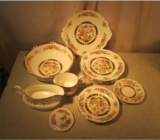 Belle vaisselle ancienne en porcelaine - Queen's Rosina, Enlèvement ou Envoi