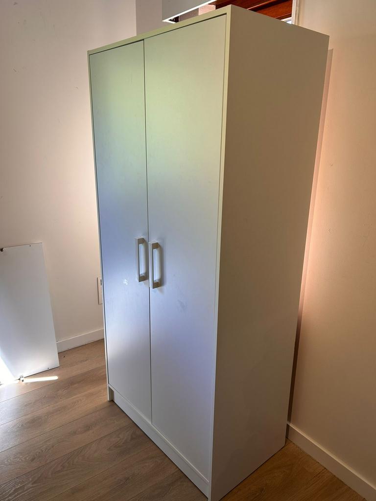 Witte kleerkast met legplanken en hanggedeelte, Huis en Inrichting, Kasten | Lockerkasten, Ophalen, Gebruikt