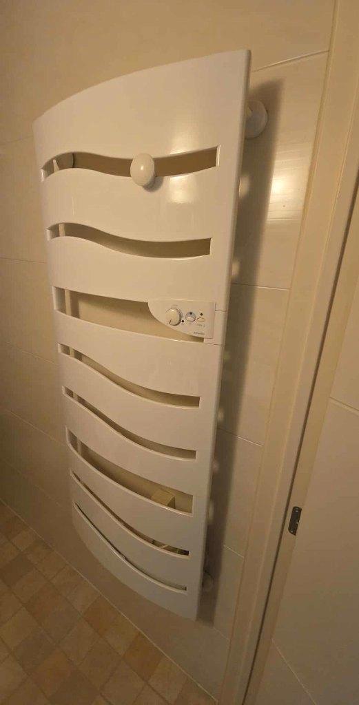 SÈCHE-SERVIETTES ET RADIATEUR (électrique), Bricolage & Construction, Chauffage & Radiateurs, Comme neuf, Autres types, Enlèvement