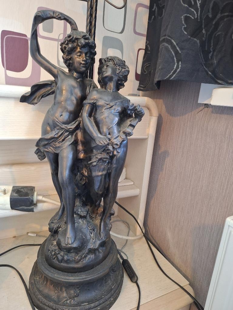 August moreau lampen, Ophalen