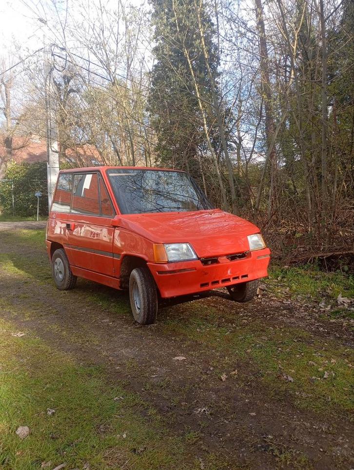 ERAD CE6.50D 1986, Autos, Oldtimers & Ancêtres, Particulier, Autres marques, Diesel, Hatchback, 3 portes, Automatique, Rouge, Beige