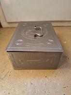 Oude geldkoffer, Huis en Inrichting, Woonaccessoires | Kisten, Ophalen