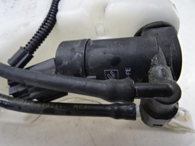 RUITENSPROEIERPOMP VOOR Ford Focus 2 (01-2004/09-2012), Auto-onderdelen, Ruiten en Toebehoren, Ford, Gebruikt