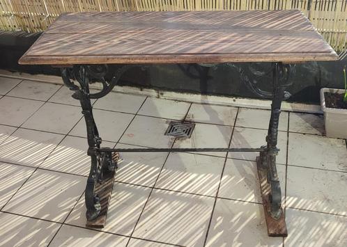Antieke naaimachinetafel van gietijzer en hout, Antiek en Kunst, Antiek | Meubels | Tafels, Ophalen