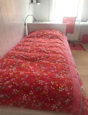 éénpersoonsbed met lade beschikbaar voor biedingen