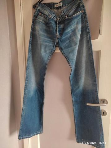 Jeans Levi'Strauss taille 40 