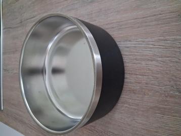 Voeder/drinkbak hond beschikbaar voor biedingen