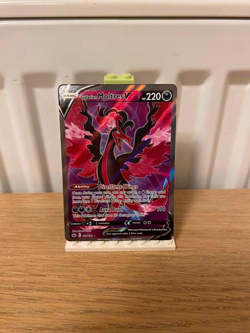 Galarian Moltres V Full Art 176/198 - Pokemon kaart, Hobby en Vrije tijd, Verzamelkaartspellen | Pokémon, Nieuw, Losse kaart, Foil