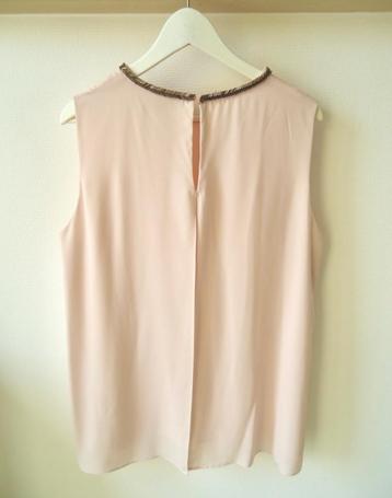 Mooie zachtroze blouse beschikbaar voor biedingen