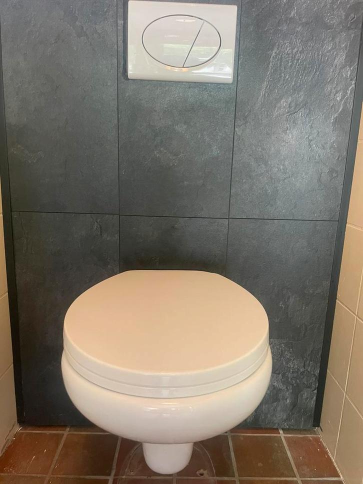 2 x hang toilet sets in goede conditie, Huis en Inrichting, Badkamer | Complete badkamers, Gebruikt, Ophalen