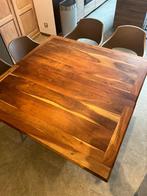 Jolie table en bois massif et ses 8chaises, Enlèvement