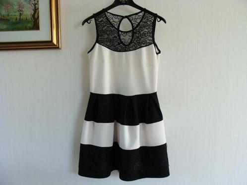 robe blanc et noir, dentelle, taille 11/12 ans, Kinderen en Baby's, Kinderkleding | Maat 152, Zo goed als nieuw, Meisje, Jurk of Rok