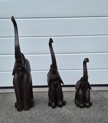 3 houten olifanten  beschikbaar voor biedingen