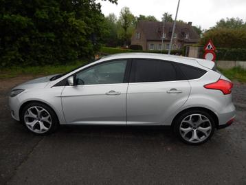 FORD FOCUS EURO 6 2018 TOP ETAT AVEC ATTELAGE GPS PDC AVANT 