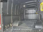 Iveco Daily 35C21 210PK Automaat L2H2 Black Edition Dubbellu, Auto's, Stof, Euro 6, Iveco, Zwart