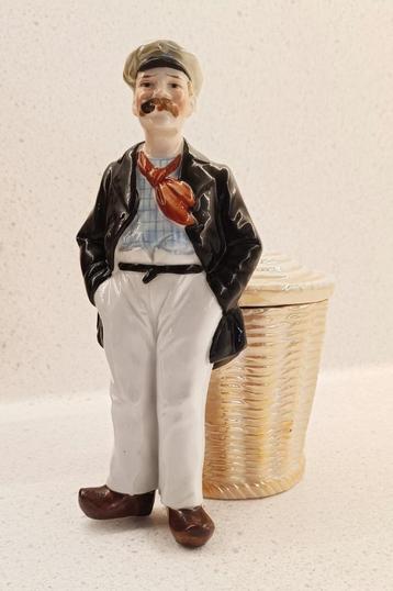Vintage tabaks- of snoeppot met matroos beschikbaar voor biedingen