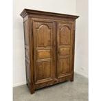 Armoire 18ème en chêne sculpté