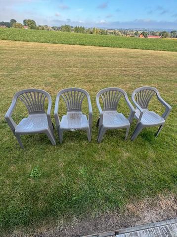 Chaises de jardin beschikbaar voor biedingen