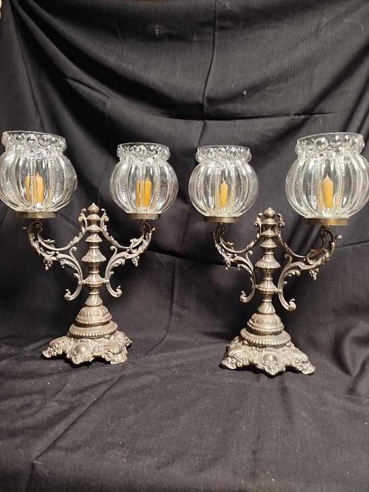 DEUX MAGNIFIQUES GRANDS CHANDELIERS  METAL, Antiquités & Art, Antiquités | Bougeoirs, Autres matériaux, Enlèvement ou Envoi