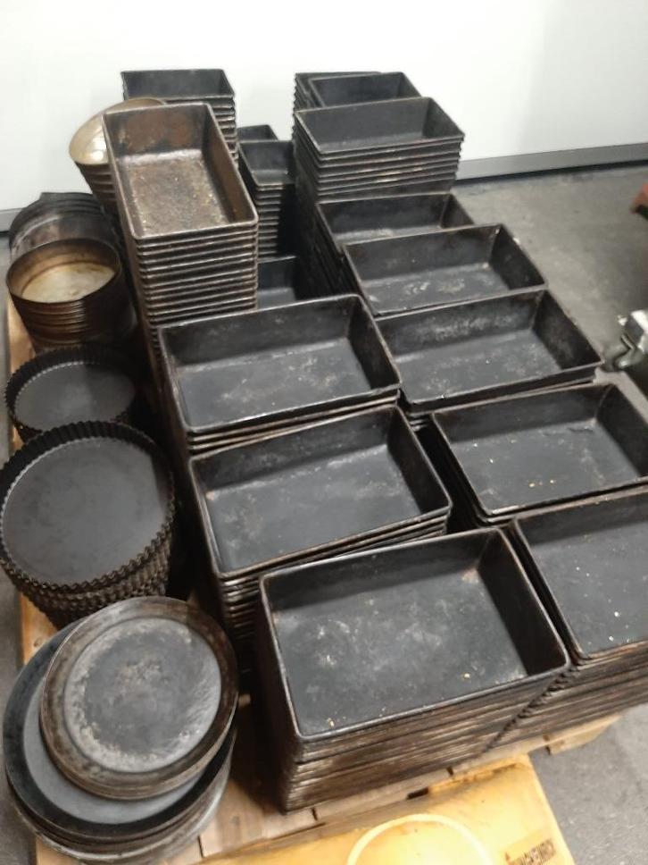 Broodvormen en taartvormen uit stopzetting bakkerij, Hobby en Vrije tijd, Taarten en Cupcakes maken, Gebruikt, Ophalen