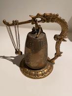 Cloche dragon vintage laiton au marteau enchaîné, feng shui., Antiquités & Art, Enlèvement ou Envoi, Bronze
