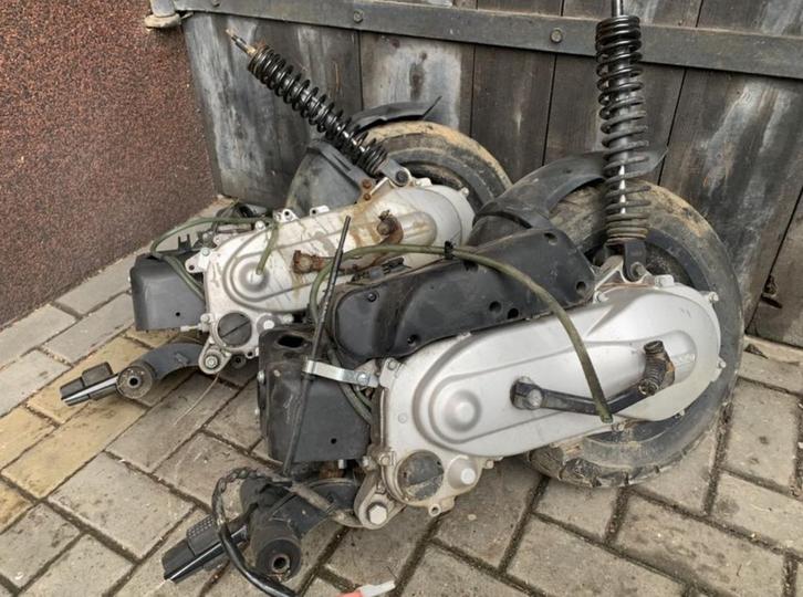 piaggio 50cc 2t blokken, Fietsen en Brommers, Brommeronderdelen | Scooters, Zo goed als nieuw, Piaggio, Uitlaat, Ophalen