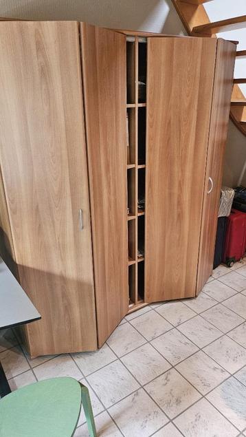 Bureaukast met vouwdeuren beschikbaar voor biedingen