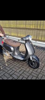 Vespa GTS retro scooter, Fietsen en Brommers, Ophalen, Zo goed als nieuw, Benzine