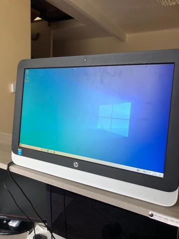 ORDINATEUR DE BUREAU HP TOUT EN UN WINDOWS. 10  beschikbaar voor biedingen