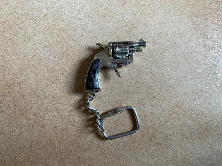 Porte-clé faux revolver articulé en acier TB état, Collections, Porte-clés, Utilisé, Autres types, Envoi