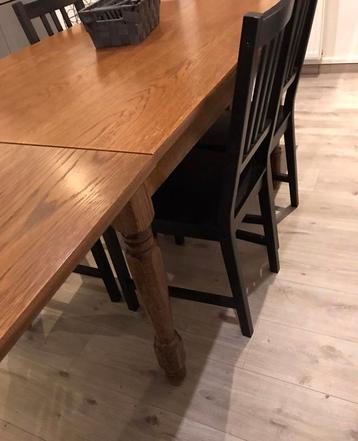Eettafel met verlengstuk beschikbaar voor biedingen