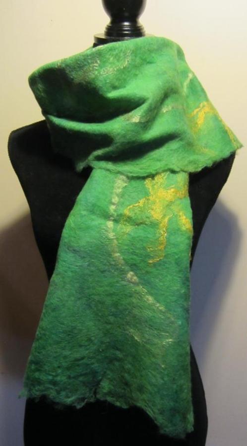 Handgevilte alpaca wol sjaal felted scarf Chartreuse nieuw!, Kleding | Dames, Mutsen, Sjaals en Handschoenen, Nieuw, Sjaal, Verzenden