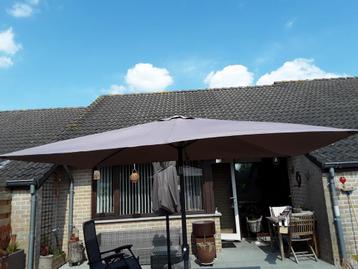 Tuinparasol kleur Taupe. 60euro zonddr voet beschikbaar voor biedingen