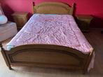 Eiken bed met nachtkastjes en commode, Huis en Inrichting, Slaapkamer | Complete slaapkamers, Ophalen, Gebruikt, Twijfelaar, Klassiek