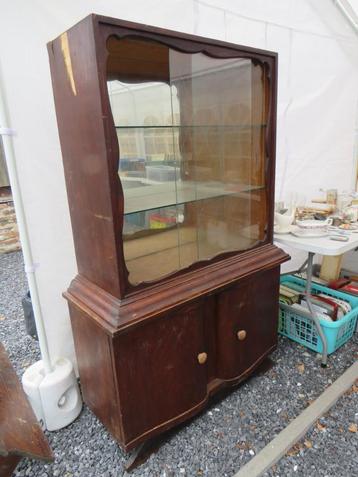 Vintage raamkast beschikbaar voor biedingen