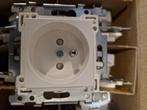 60 niko stopcontacten wit steekklem 101-66605, Doe-het-zelf en Bouw, Elektriciteit en Kabels, Ophalen, Nieuw, Stopcontact