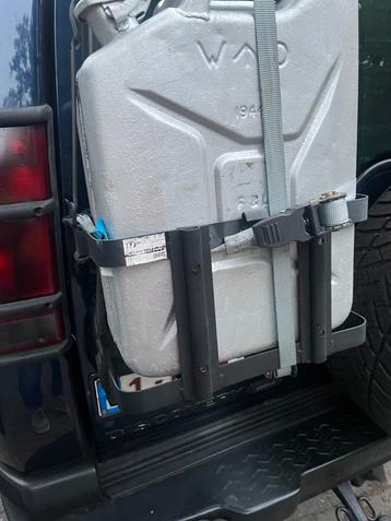 Jerrycan houder + jerrycan Landrover Discovery en Defender beschikbaar voor biedingen