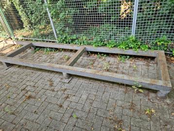 PALLETREK ROBUUST 26 cm H 100 cm BR 455 cm beschikbaar voor biedingen