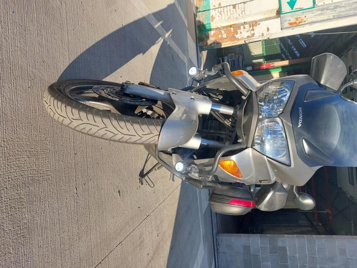 Honda Varadero 1000xl Sd2 ABS, Motos, Motos | Honda, Particulier, Autre, plus de 35 kW, 2 cylindres, Permis Moto A, ABS, Éclairage LED