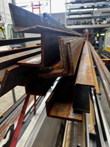 Hoekijzer (6 stuks) beschikbaar voor biedingen