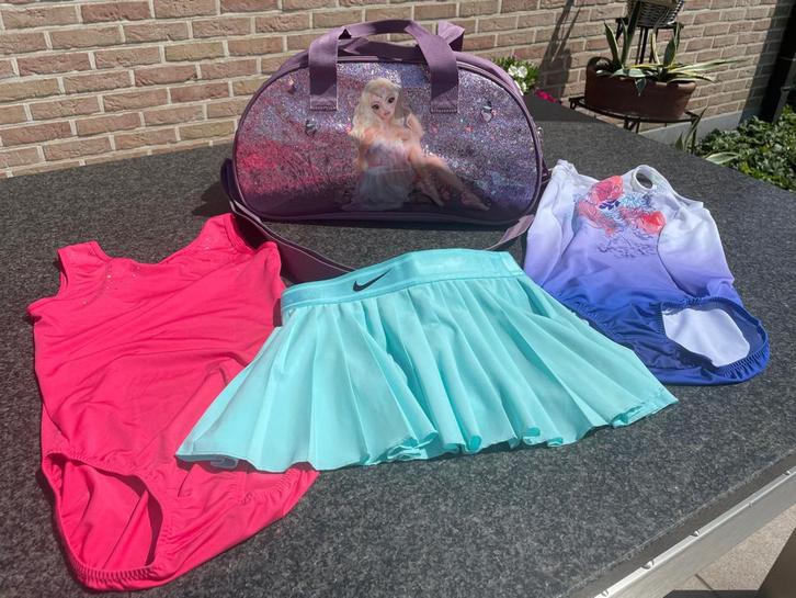 Verschillende turnpakjes en turntas Topmodel maat 140, Vêtements | Femmes, Vêtements de sport, Comme neuf, Fitness ou Aérobic