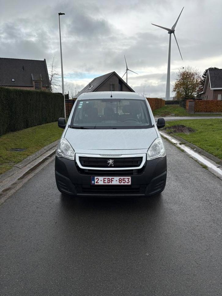 Peugeot partner 1.6hdi euro 6 2016, Auto's, Bestelwagens en Lichte vracht, Particulier, Bluetooth, Peugeot, Diesel, Euro 6, Zilver of Grijs