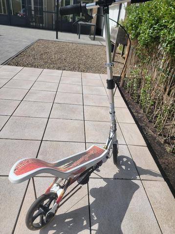 Space scooter wit beschikbaar voor biedingen